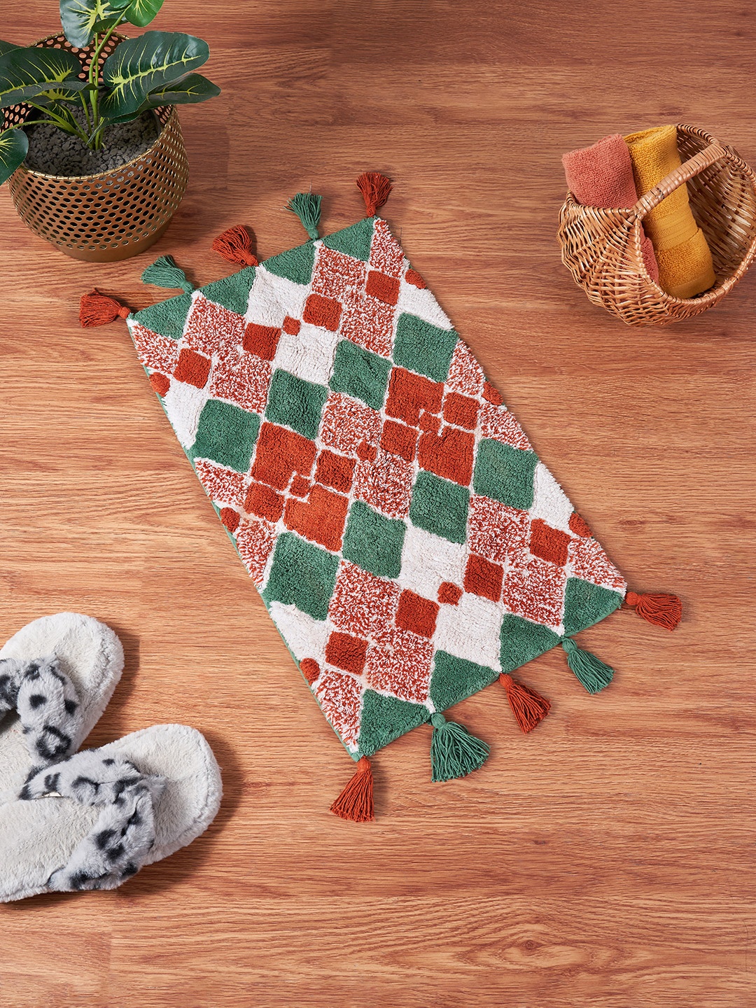 

Living scapes by Pantaloons Green & Maroon Pure Cotton Textured Bath Rug