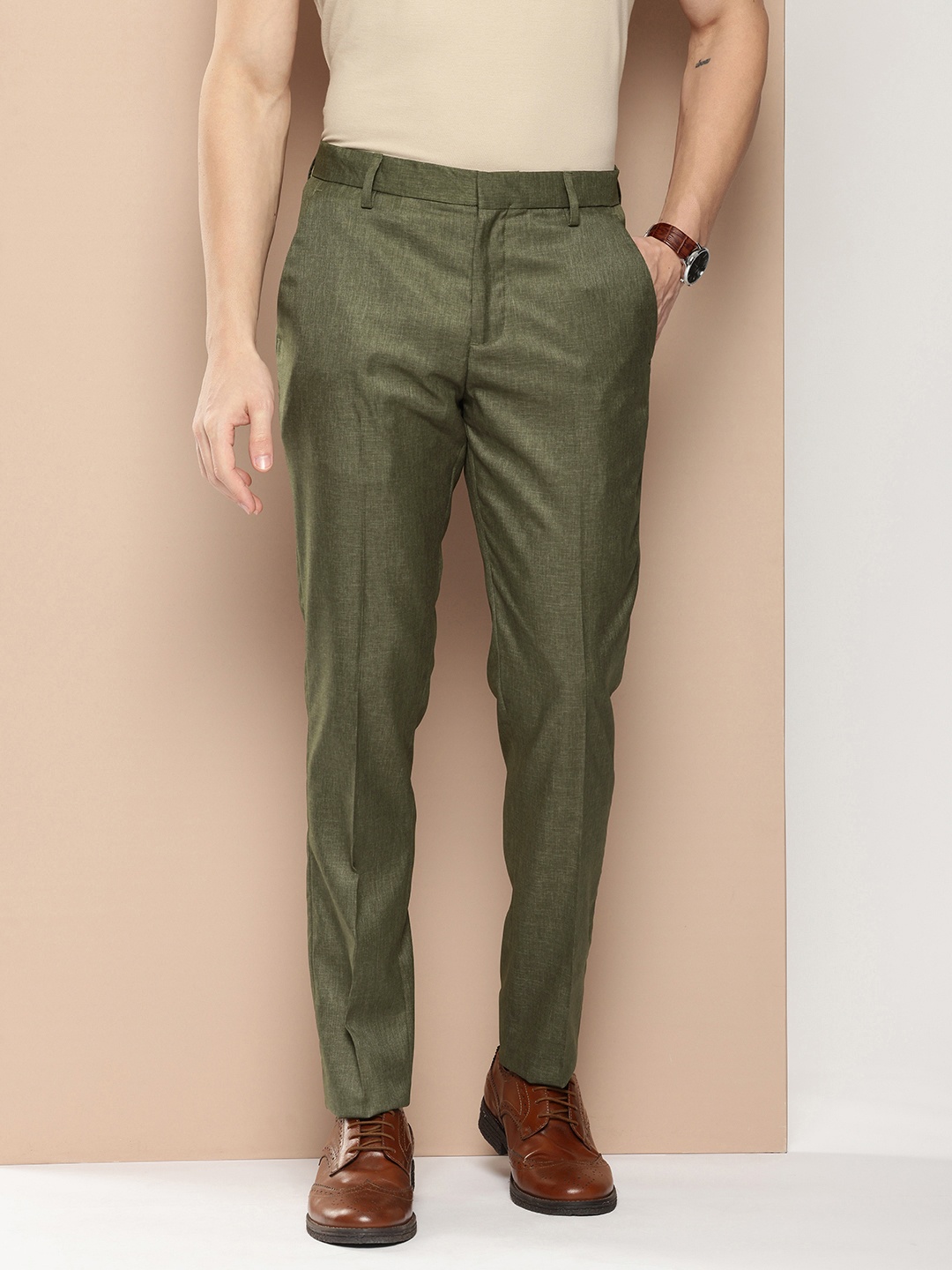 

encore by INVICTUS Men Textured Trousers, Olive