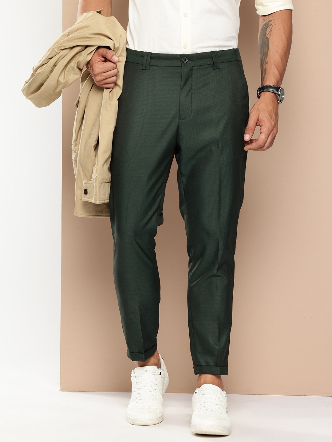 

encore by INVICTUS Men Textured Trousers, Green