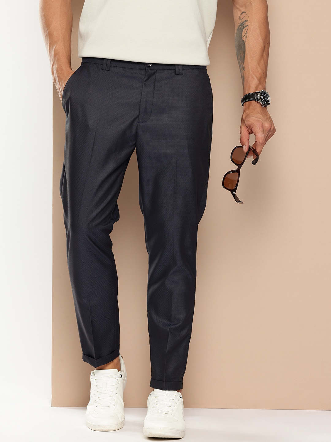 

encore by INVICTUS Men Textured Trousers, Navy blue