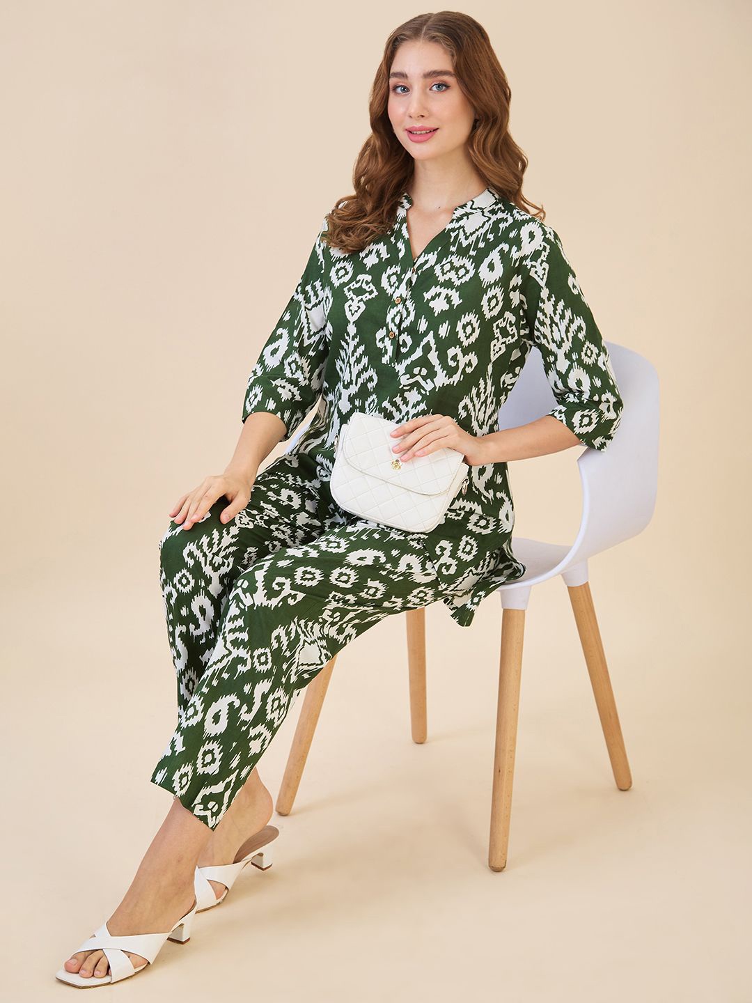 

AV2 Ethnic Motifs Printed Pure Cotton Tunic & Trousers, Green
