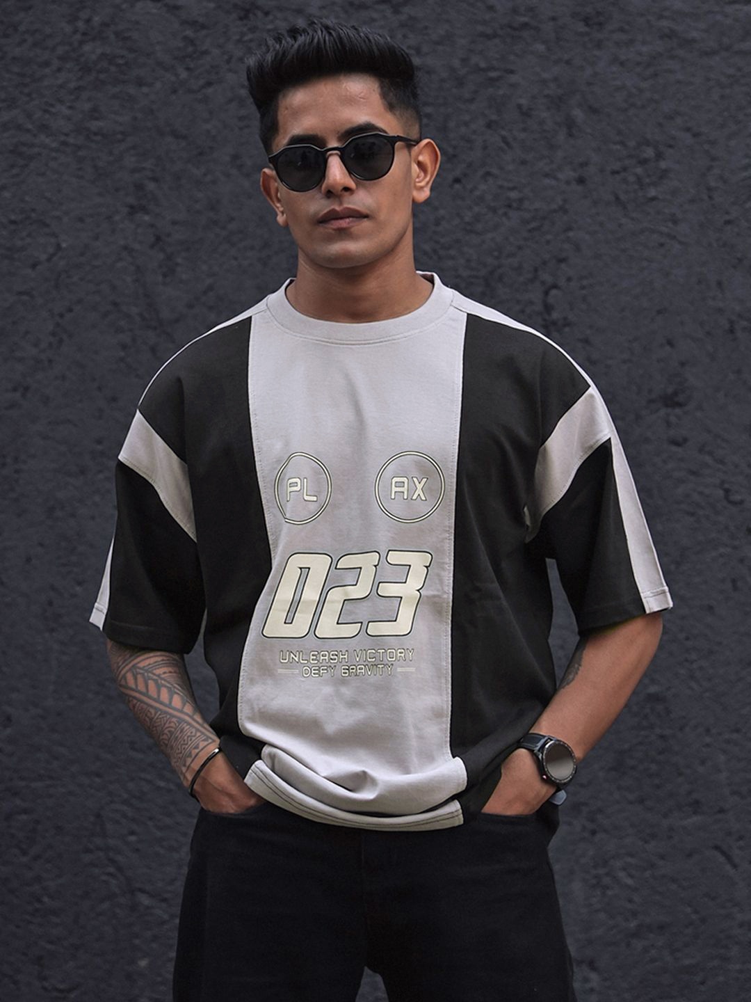 Powerlook Men Typography Colourblocked Drop-Shoulder Sleeves T-shirt, Grey