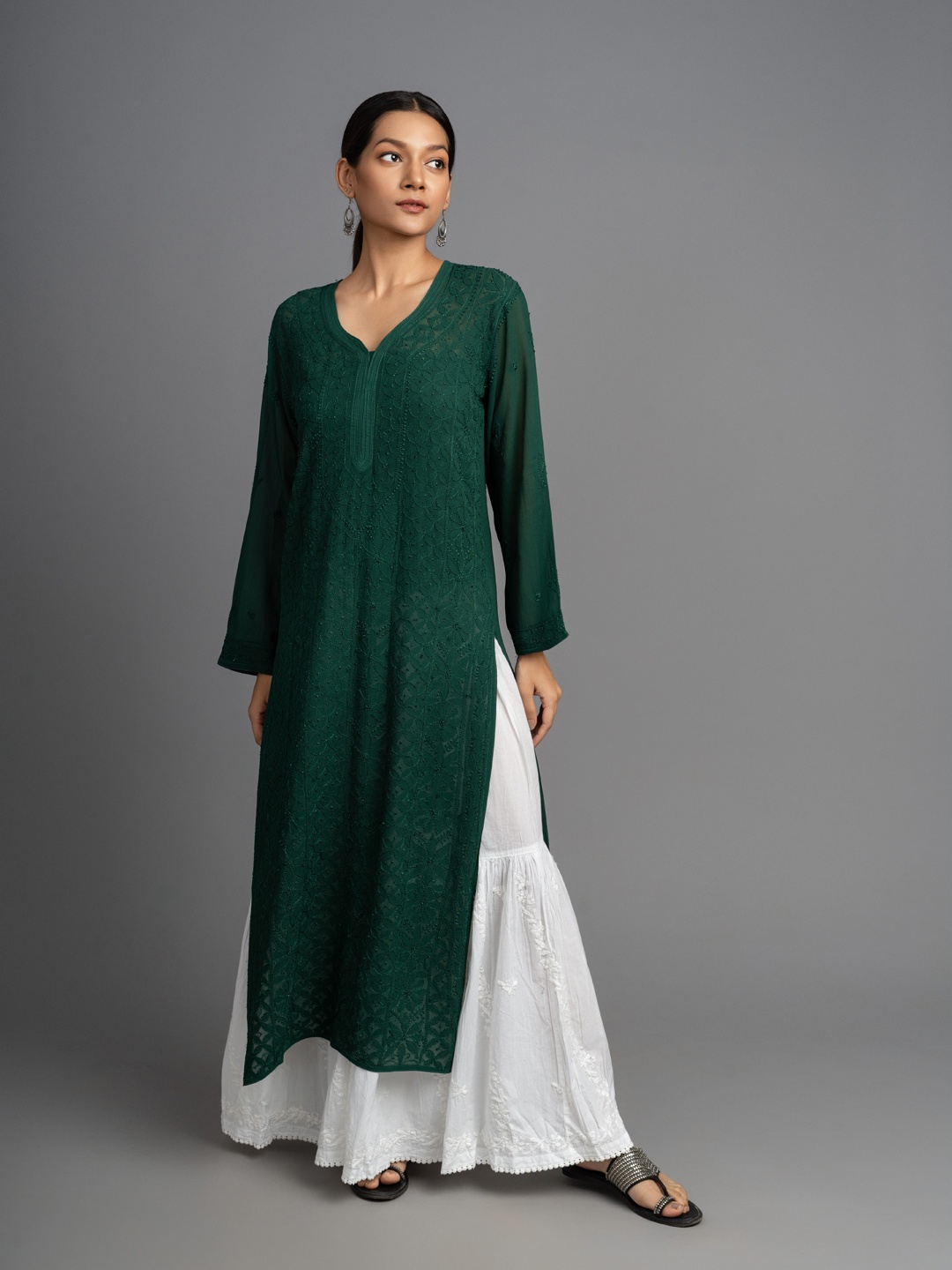 

Hastya Kala Floral Embroidered V-Neck Chikankari Straight Kurta, Green