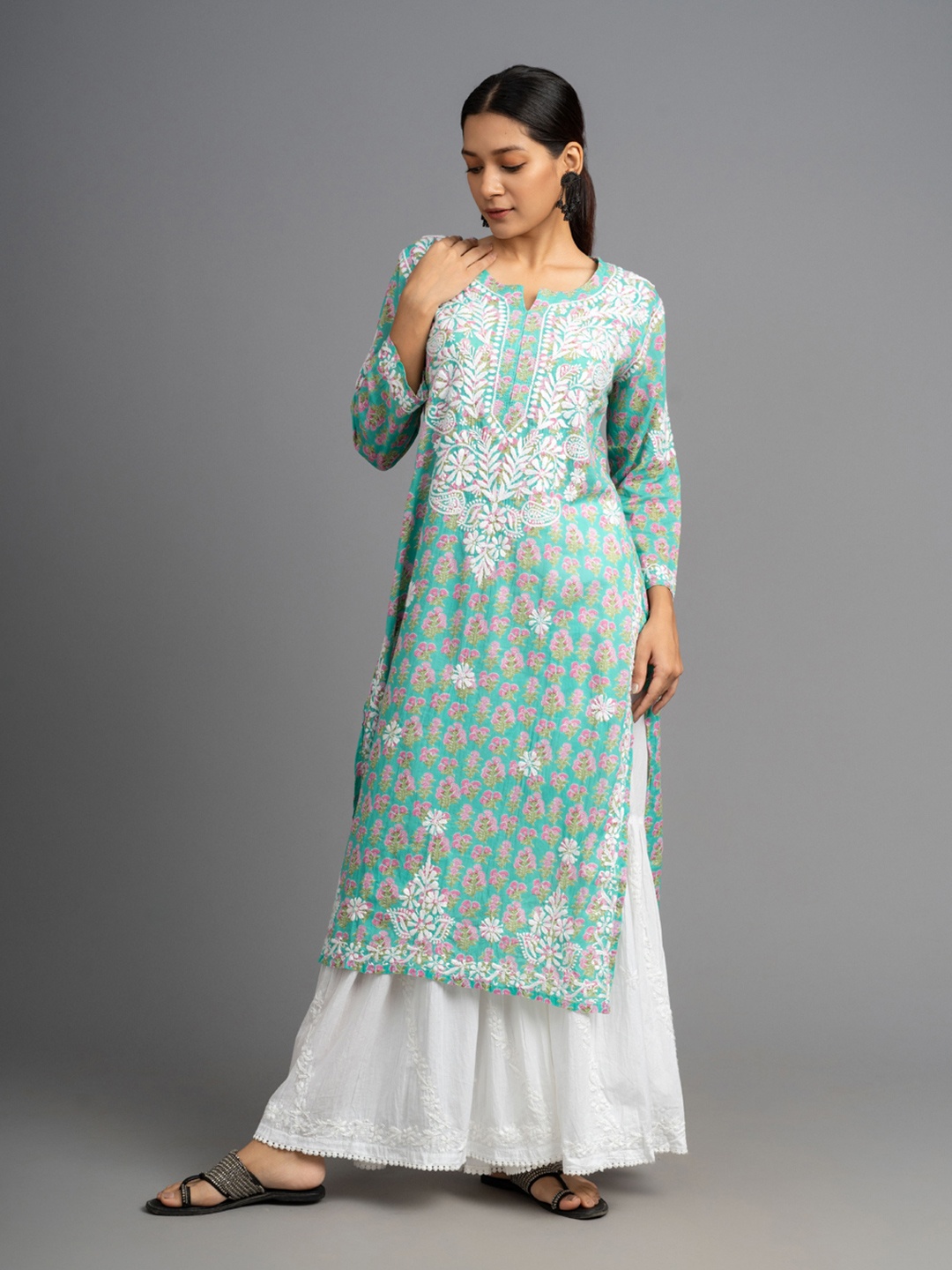 

Hastya Kala Floral Chikankari Notch Neck Straight Kurta, Green