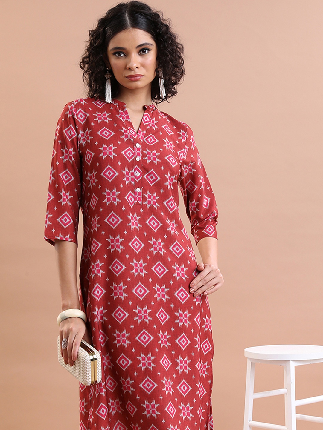 

Vishudh Rust Geometric Printed Mandarin Collar Straight Kurta