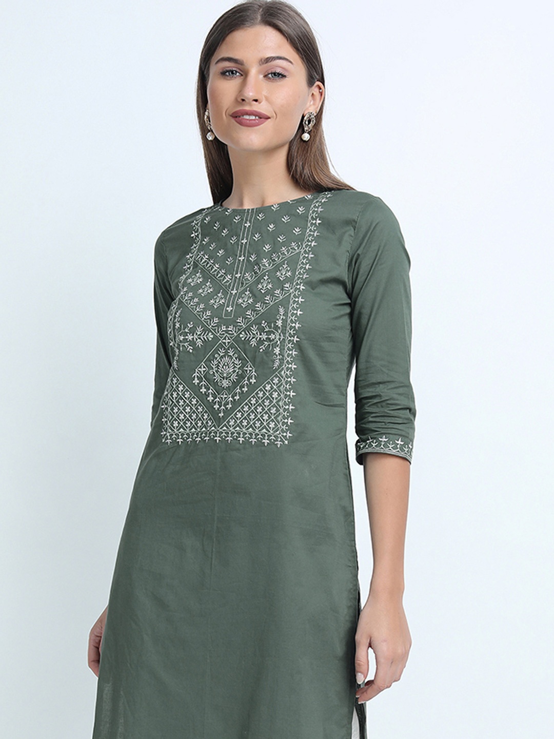 

Vishudh Green Floral Embroidered Round Neck Thread Work Straight Kurta