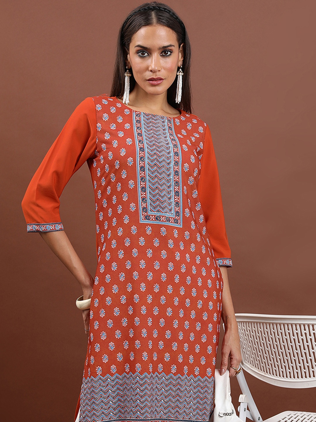 

Vishudh Rust Ethnic Motifs Printed Round Neck Straight Kurta