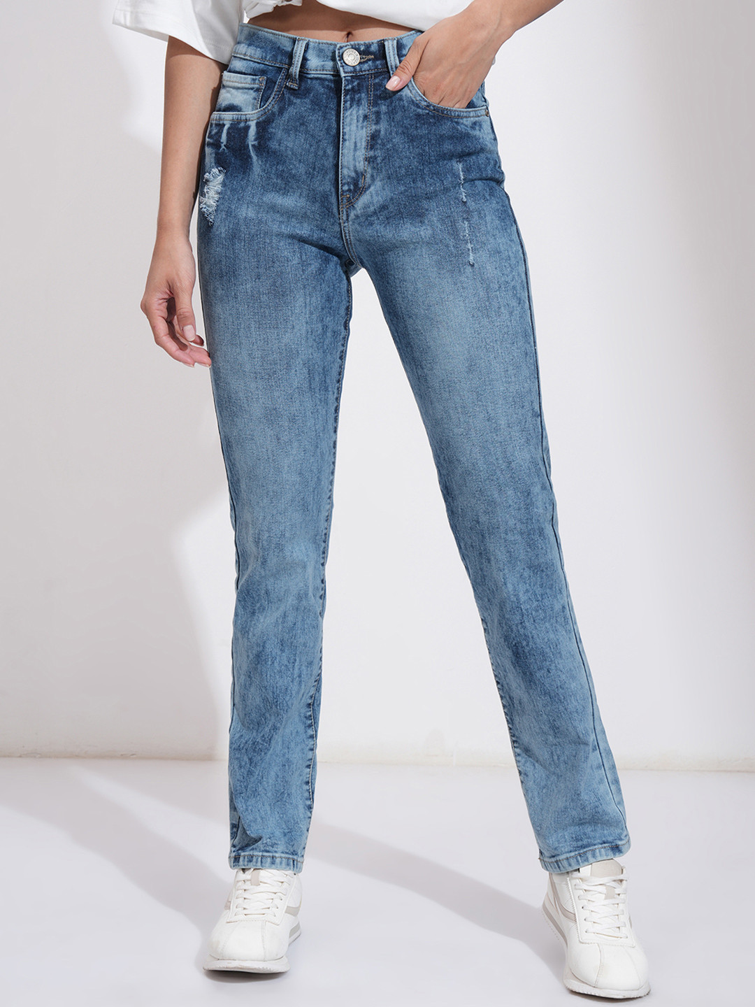 

Tokyo Talkies Women Straight Fit Mildly Distressed Light Fade Jeans, Blue