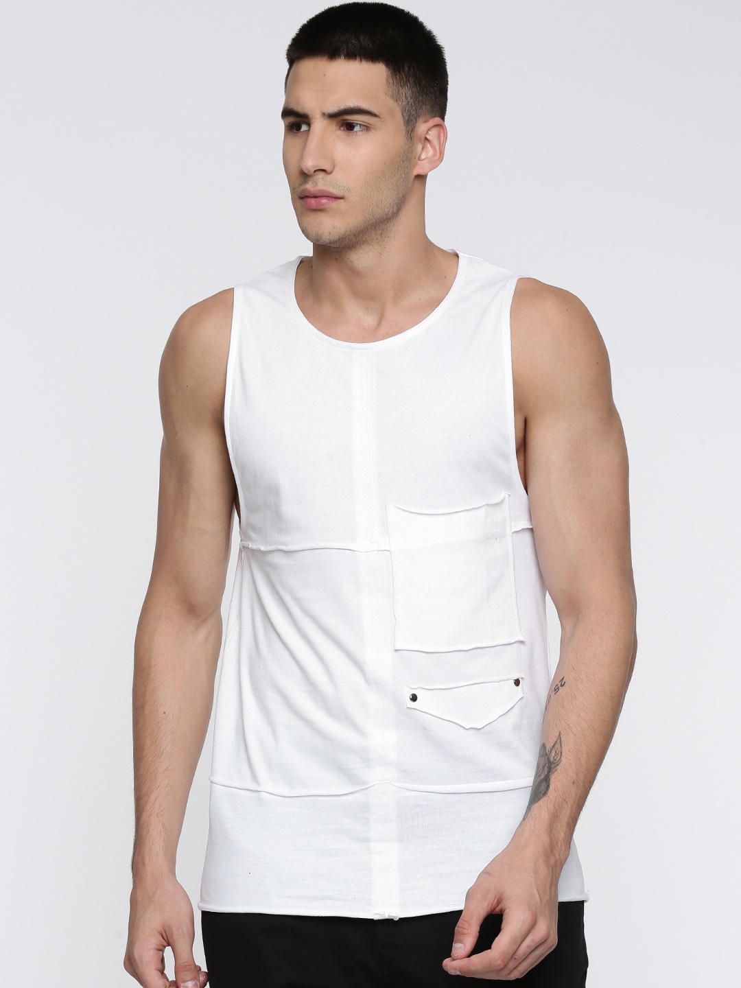 

Colt Men White Solid Round Neck Slim Fit Pure Cotton T-shirt