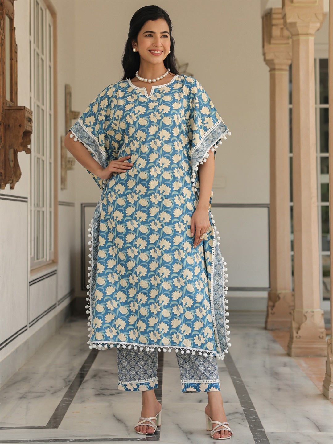 

Aramya Floral Printed Notched Neck Cotton Kaftan Kurta, Blue