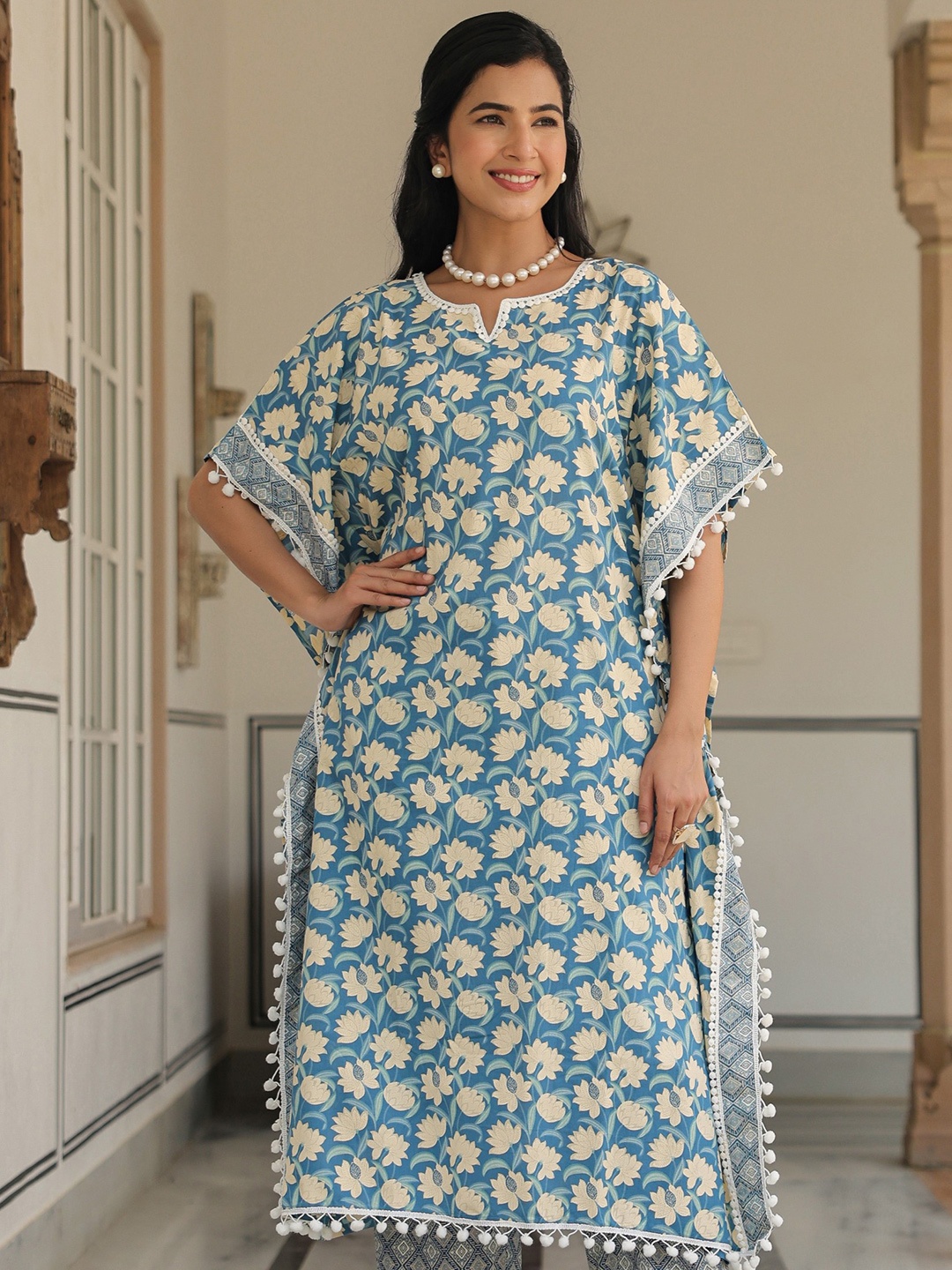 

Aramya Floral Printed Pure Cotton Kaftan Kurta With Trousers, Blue