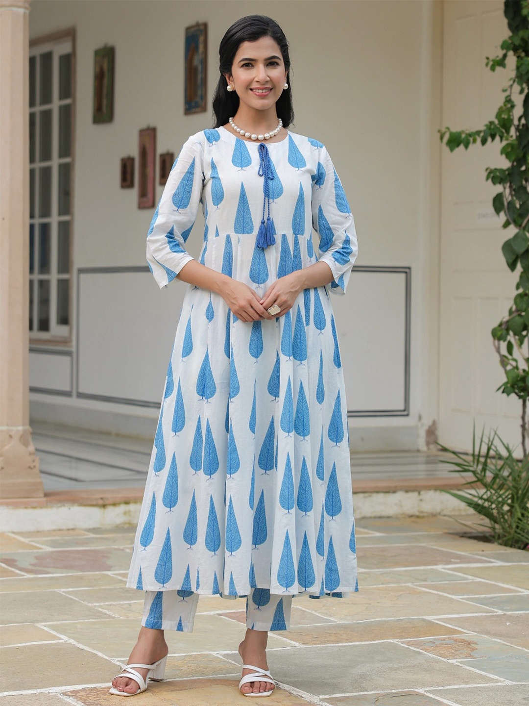 

Aramya Floral Printed Tie-Up Neck Cotton Anarkali Kurta, Blue