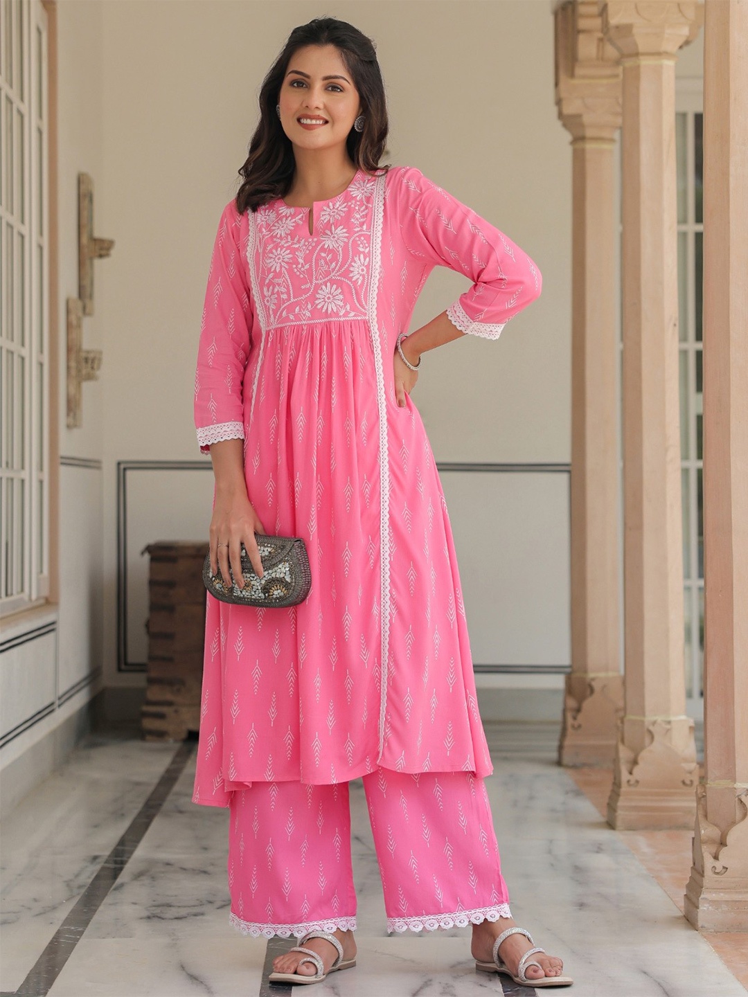 

Aramya Geometric Printed Thread Work Panelled Kurta With Palazzo, Pink
