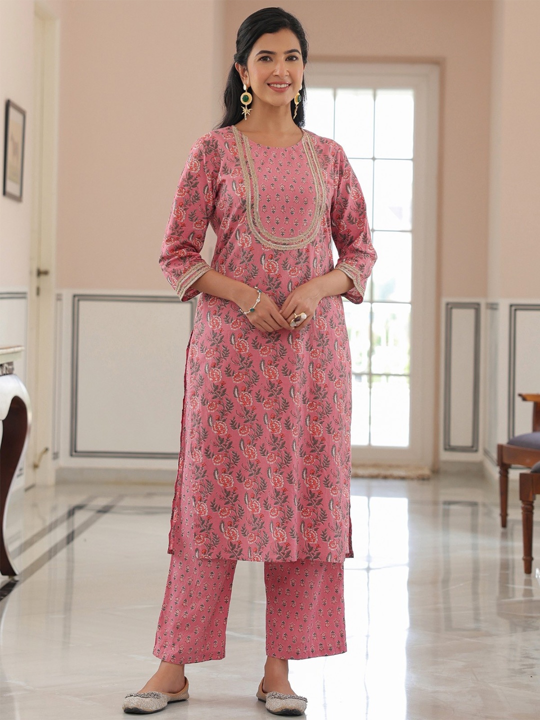 

Aramya Floral Printed Pure Cotton Straight Kurta & Trousers, Pink