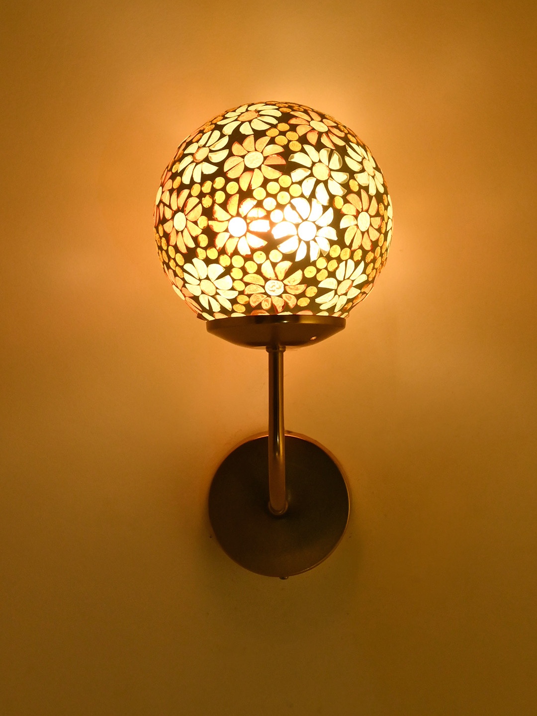 

Afast Brown & White Glass Traditional Spherical Shaped Wall Lamp