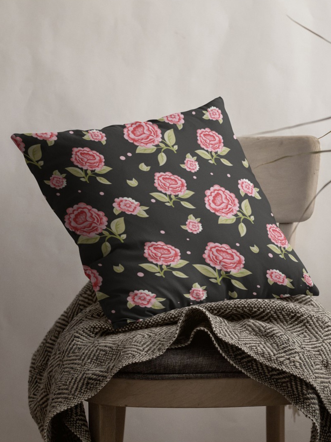 

THEYAYACAFE Black & Red Floral Velvet Square Cushion Covers