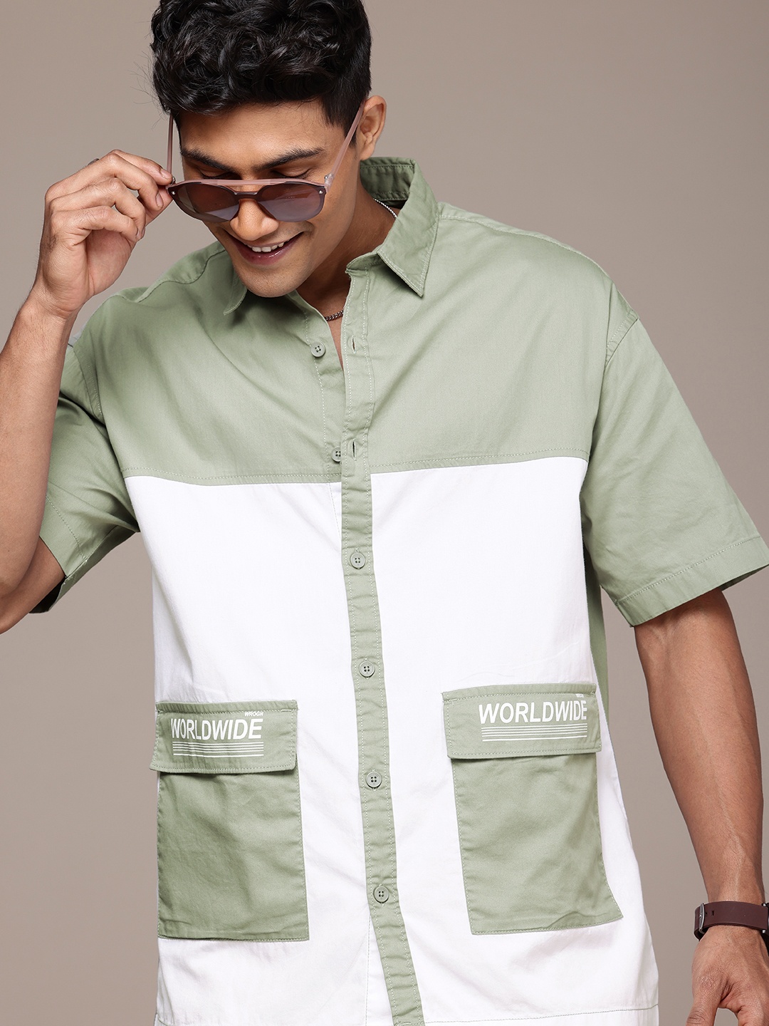 

WROGN Pure Cotton Opaque Colourblocked Oversized Casual Shirt, Green