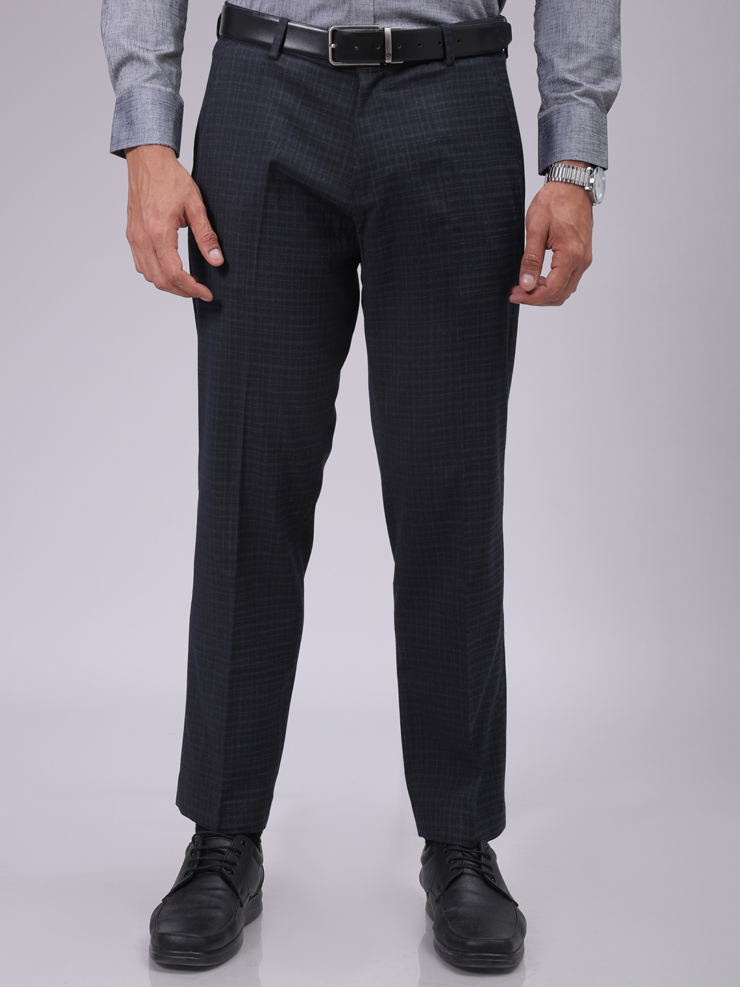 

The Indian Garage Co. X Luxe Men Checked Formal Trousers, Navy blue