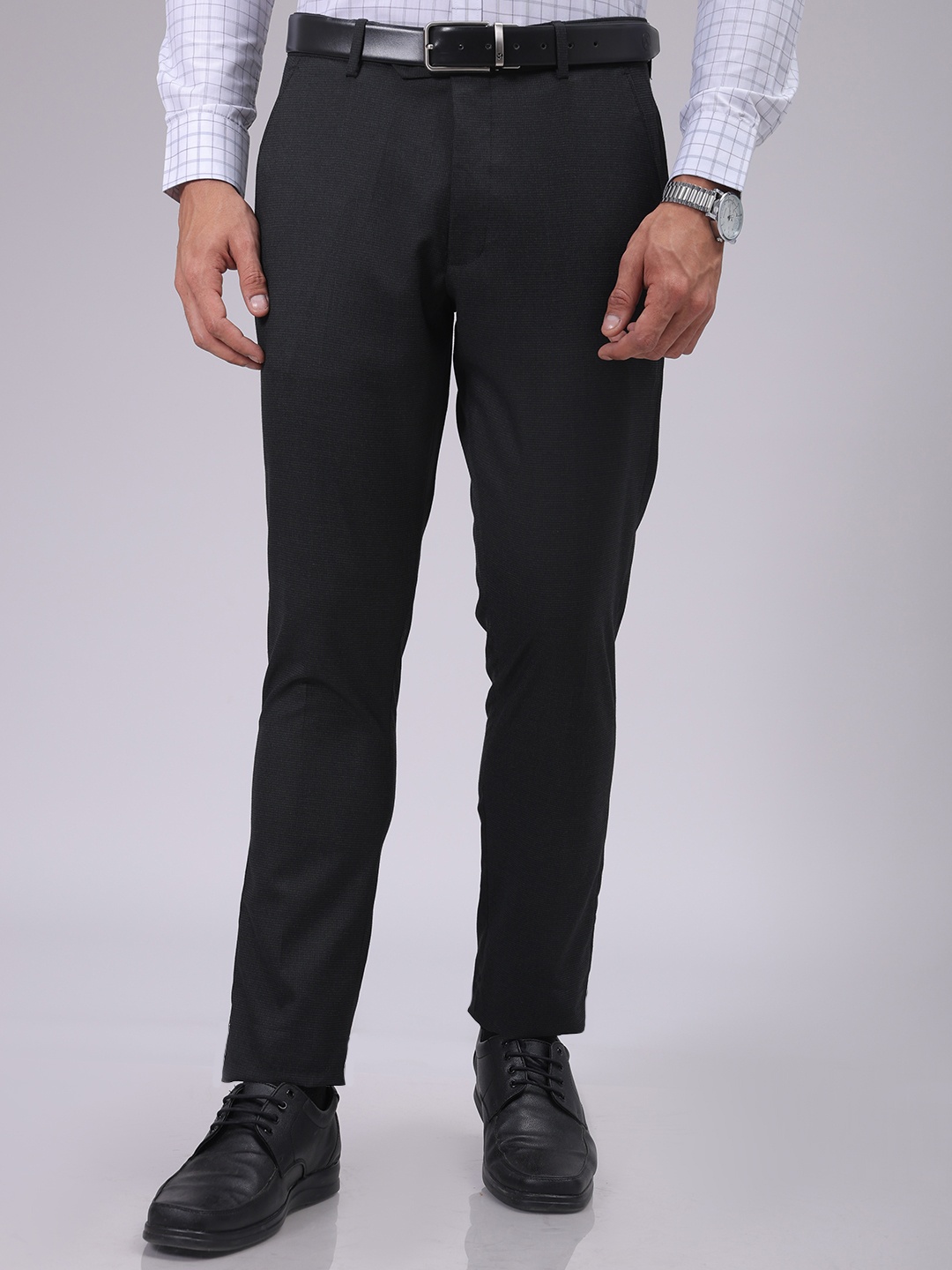 

The Indian Garage Co. X Luxe Men Textured Slim Fit Formal Trousers, Black