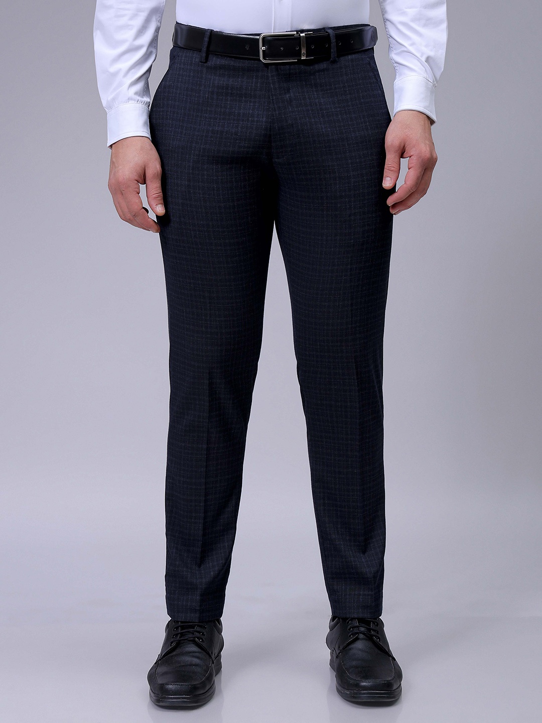 

The Indian Garage Co. X Luxe Men Checked Slim Fit Formal Trousers, Navy blue