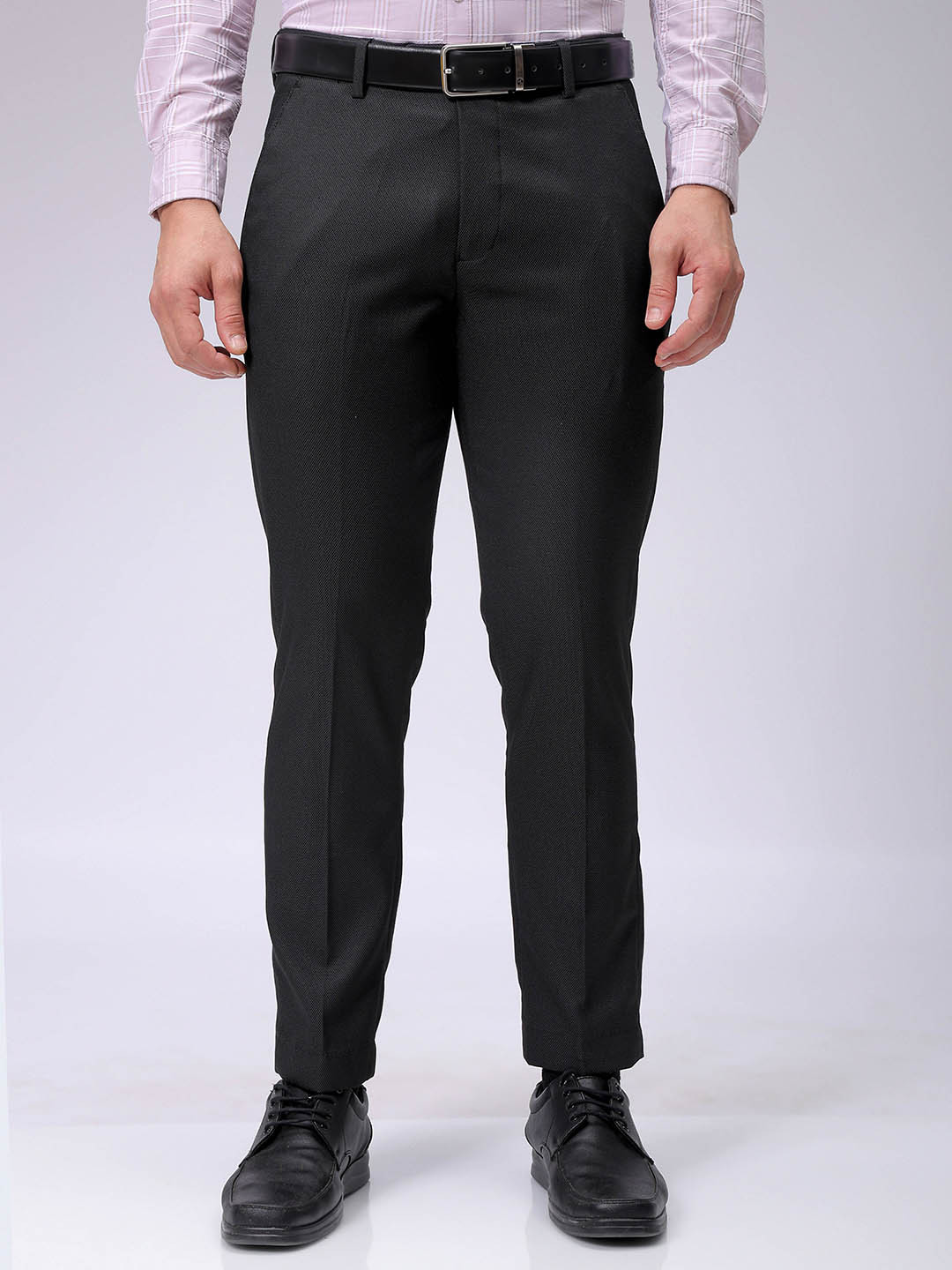 

The Indian Garage Co. X Luxe Men Textured Slim Fit Formal Trousers, Black