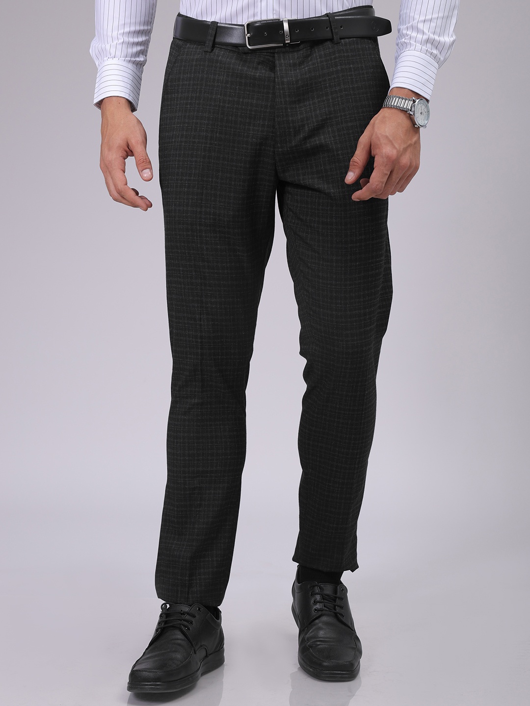 

The Indian Garage Co. X Luxe Men Checked Slim Fit Formal Trousers, Black
