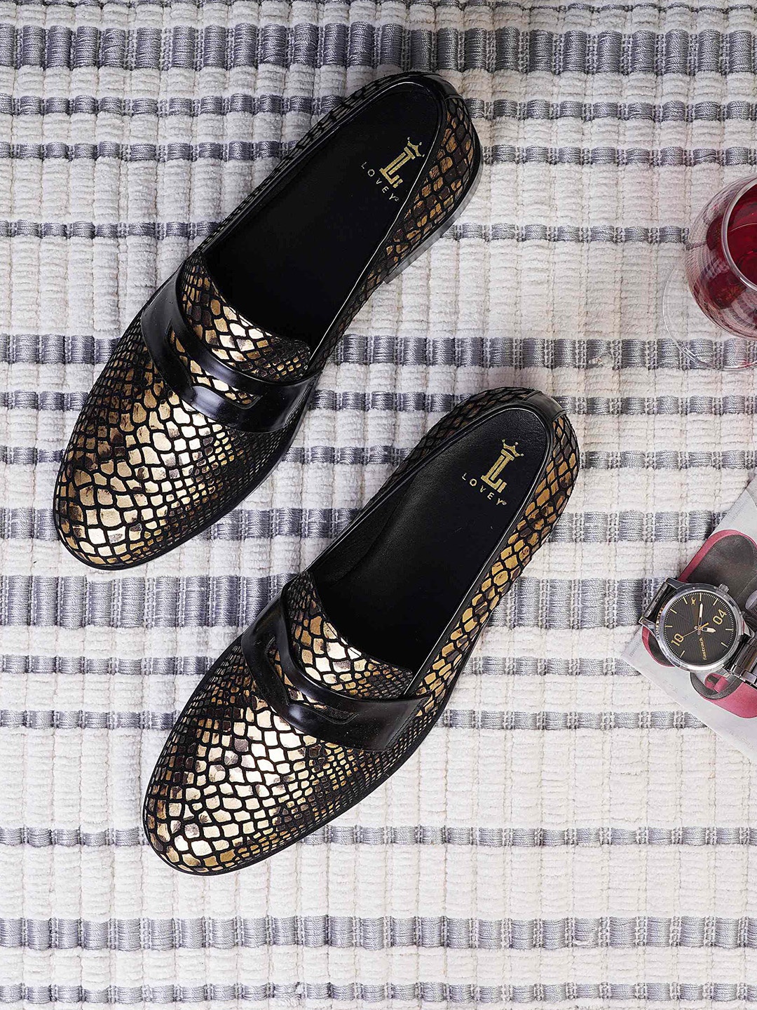 

LOVEY Men Textured Leather Slip-On Loafers, Gold