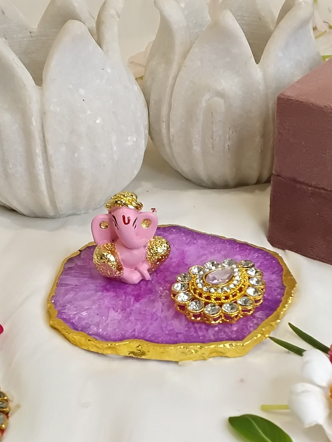 

HOMEARTE Ganesha Showpiece With Agate Festive Home Decor In Velvet Box, Pink