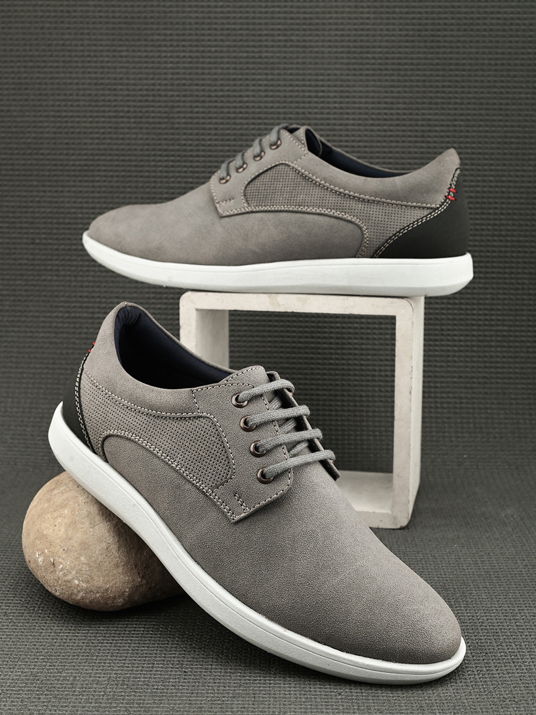 

The Roadster Lifestyle Co Men Suede Laced Up Shoes, Grey