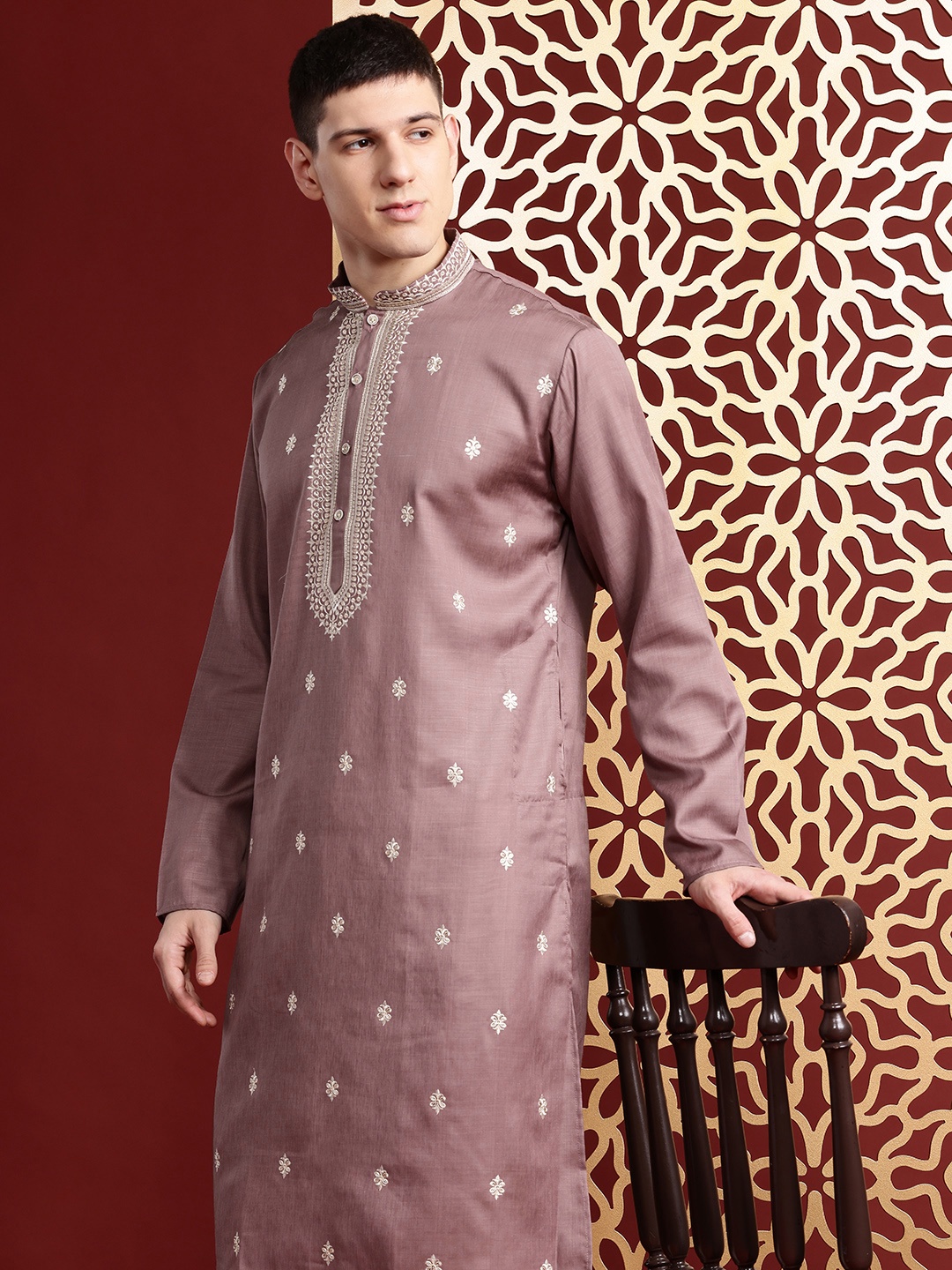 

MANQ Men Ethnic Motifs Embroidered Sequinned Pure Cotton Kurta with Churidar, Pink