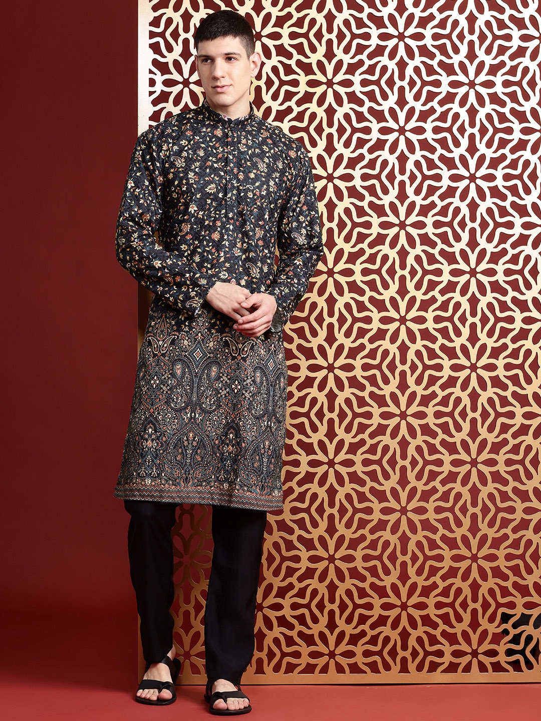 

MANQ Men Ethnic Motifs Printed Regular Thread Work Pure Cotton Kurta with Trousers, Black