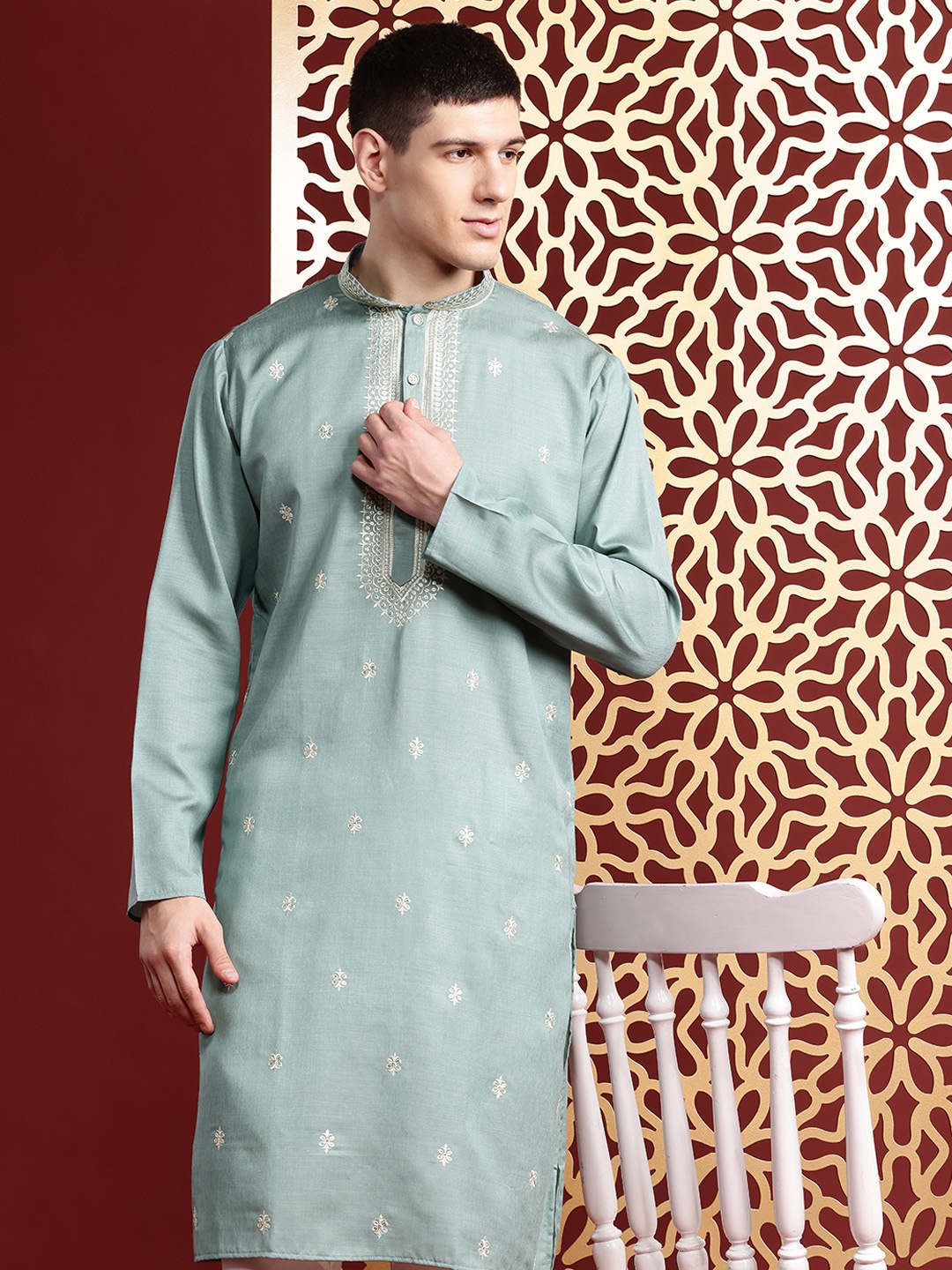 

MANQ Men Ethnic Motifs Embroidered Sequinned Pure Cotton Kurta with Churidar, Green