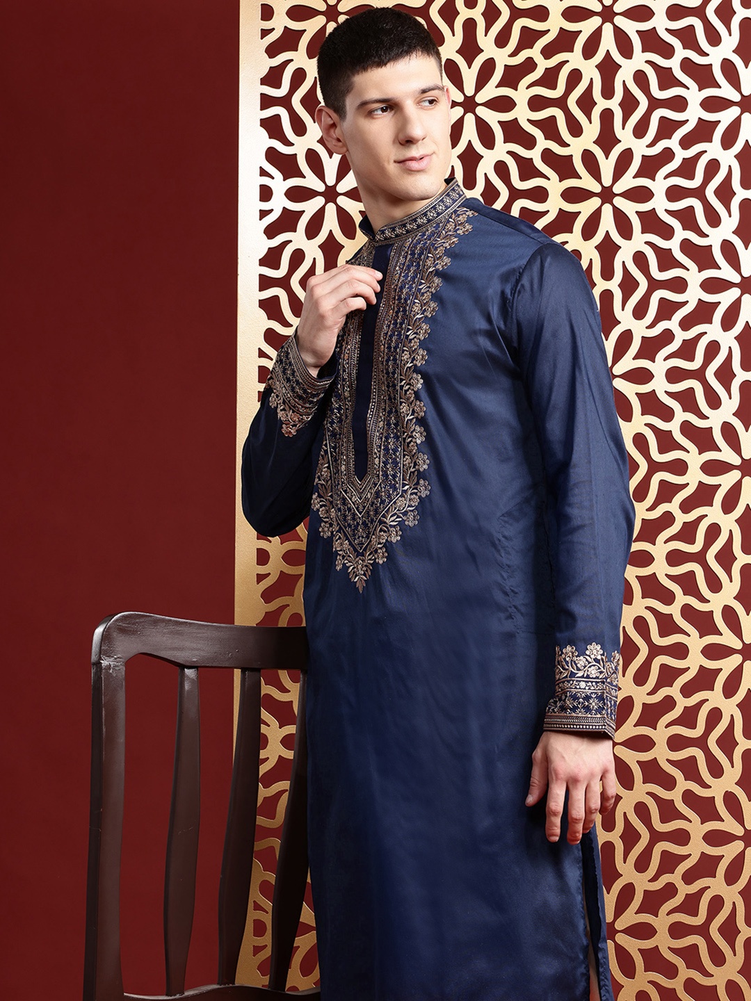 

MANQ Floral Embroidered Sequinned Pure Cotton Kurta with Churidar, Navy blue
