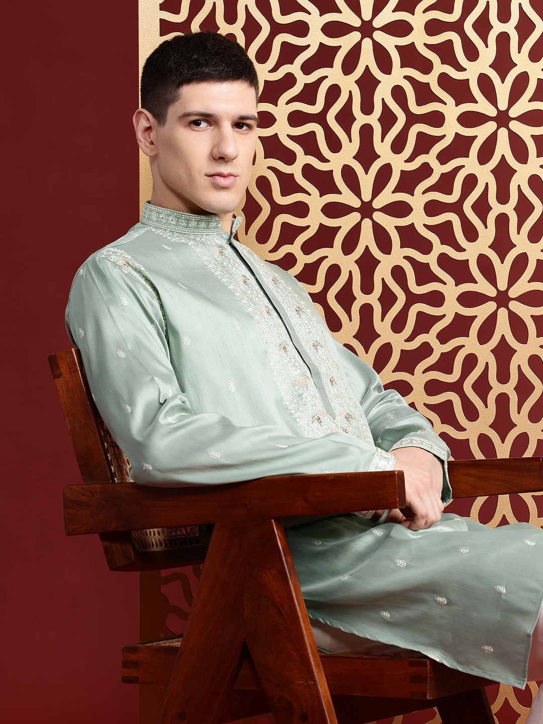 

MANQ Men Ethnic Motifs Embroidered Sequinned Pure Cotton Kurta with Churidar, Sea green