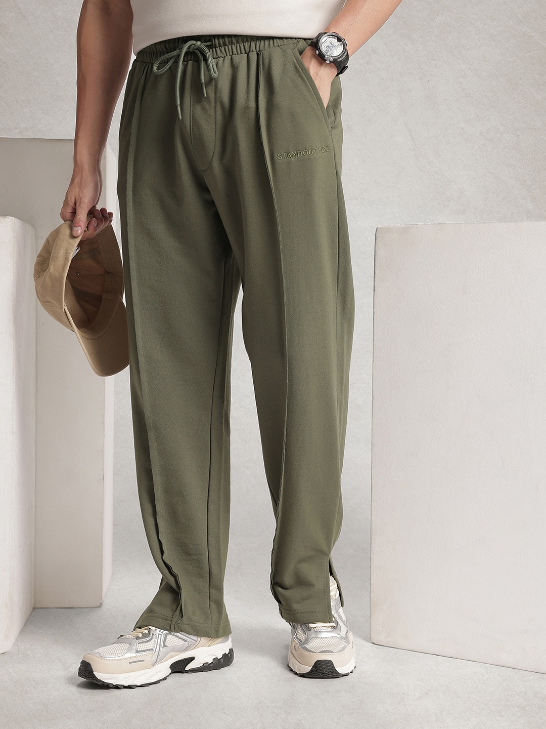 

WROGN Men Oversized Side Slit Track Pants, Olive