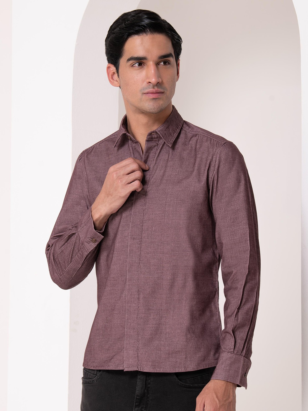 

HOUSE OF S Men Comfort Spread Collar Solid Cotton Casual Shirt, Purple