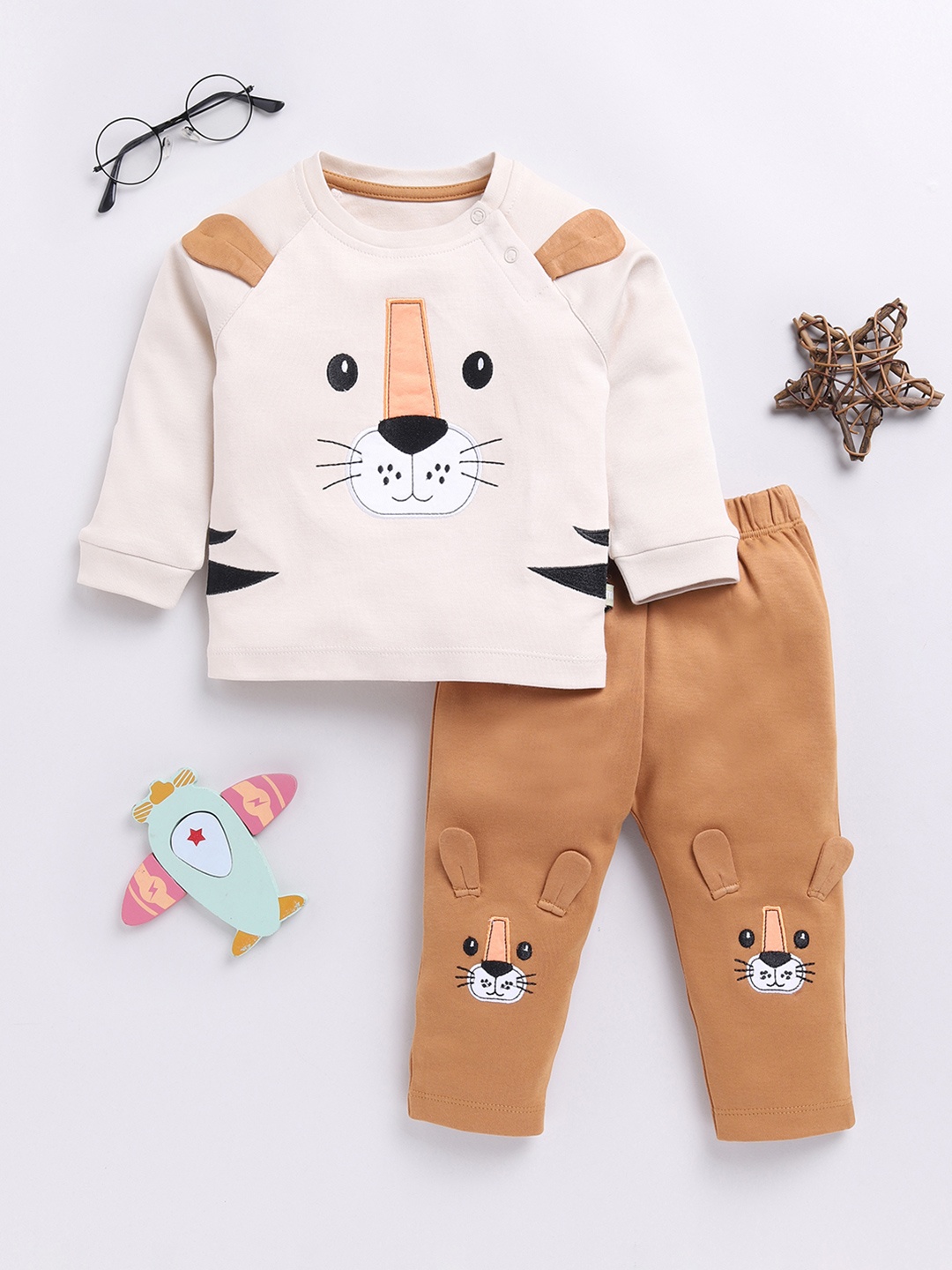 

Moms Love Infant Boys Applique Detail T-Shirt With Trousers, Beige