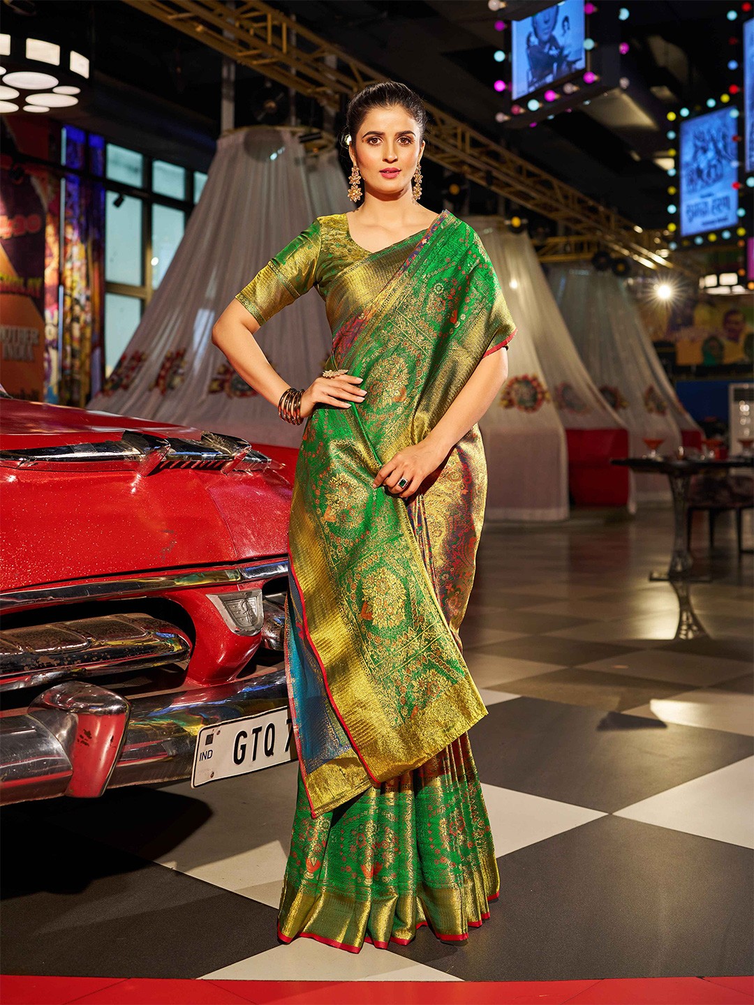 

Krimmple Woven Design Saree With Zari Border, Green