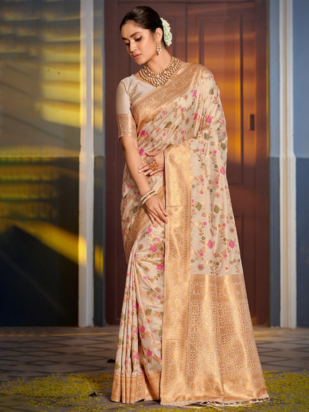 

MySilkLove Woven Design Zari Banarasi Saree, Cream