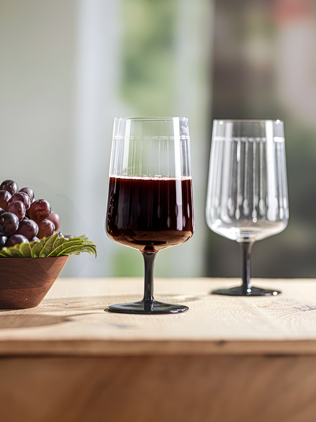 

Troveas Transparent 4 Pieces Dishwasher Safe Wine Glasses 380 ml