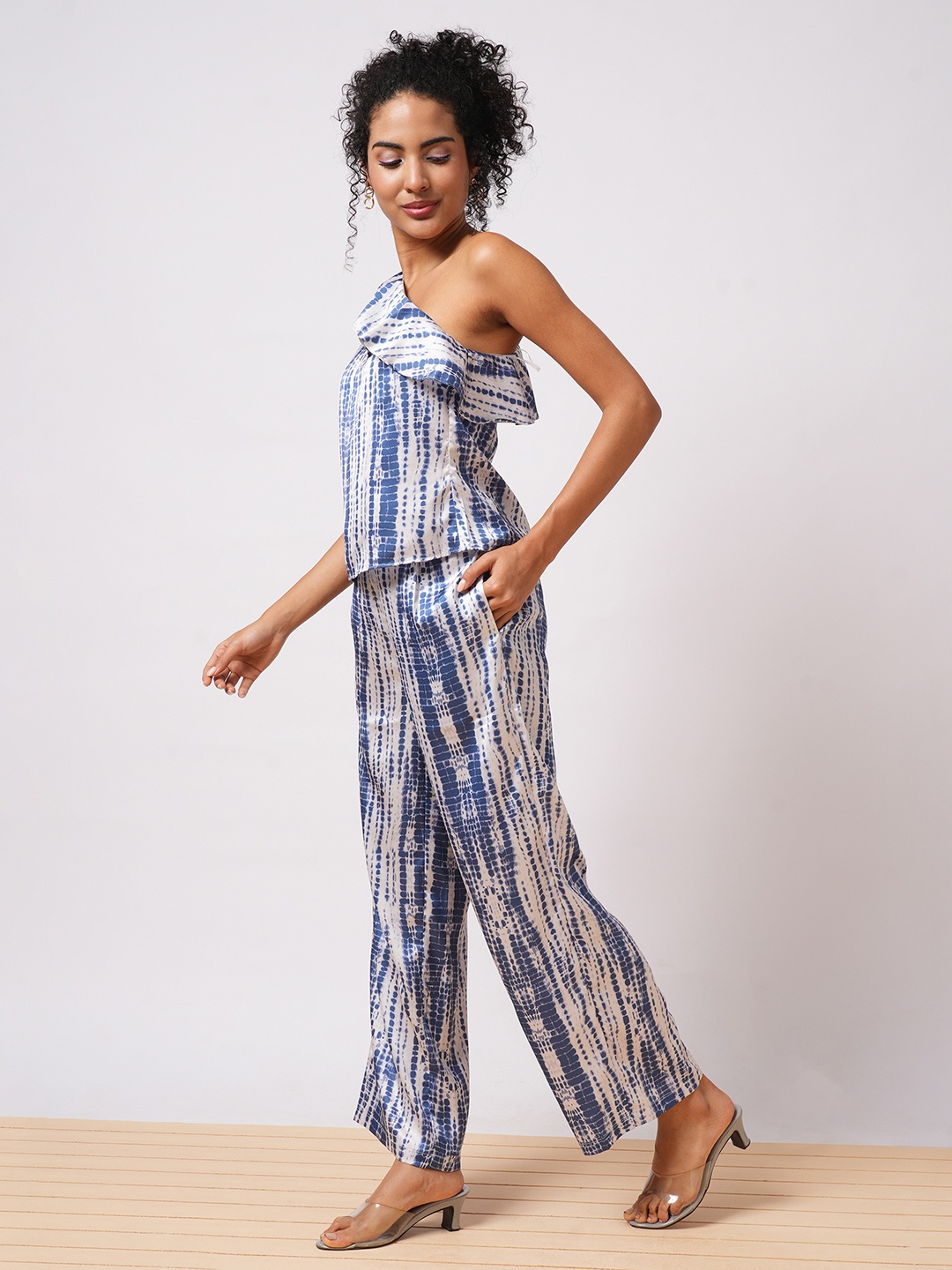 

Globus Abstract Printed One Shoulder Top With Trousers, White