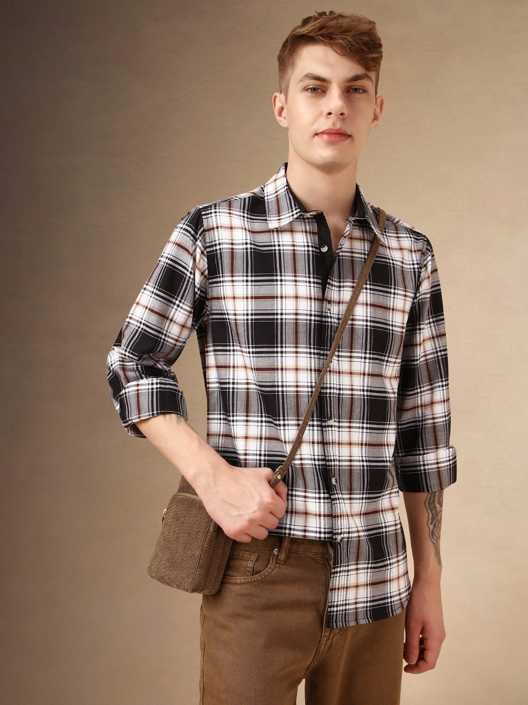 

Dennis Lingo Men Smart Spread Collar Tartan Checked Cotton Casual Shirt, Black