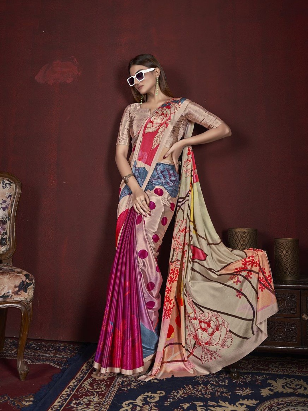 

JIVORA Floral Printed Saree, Red