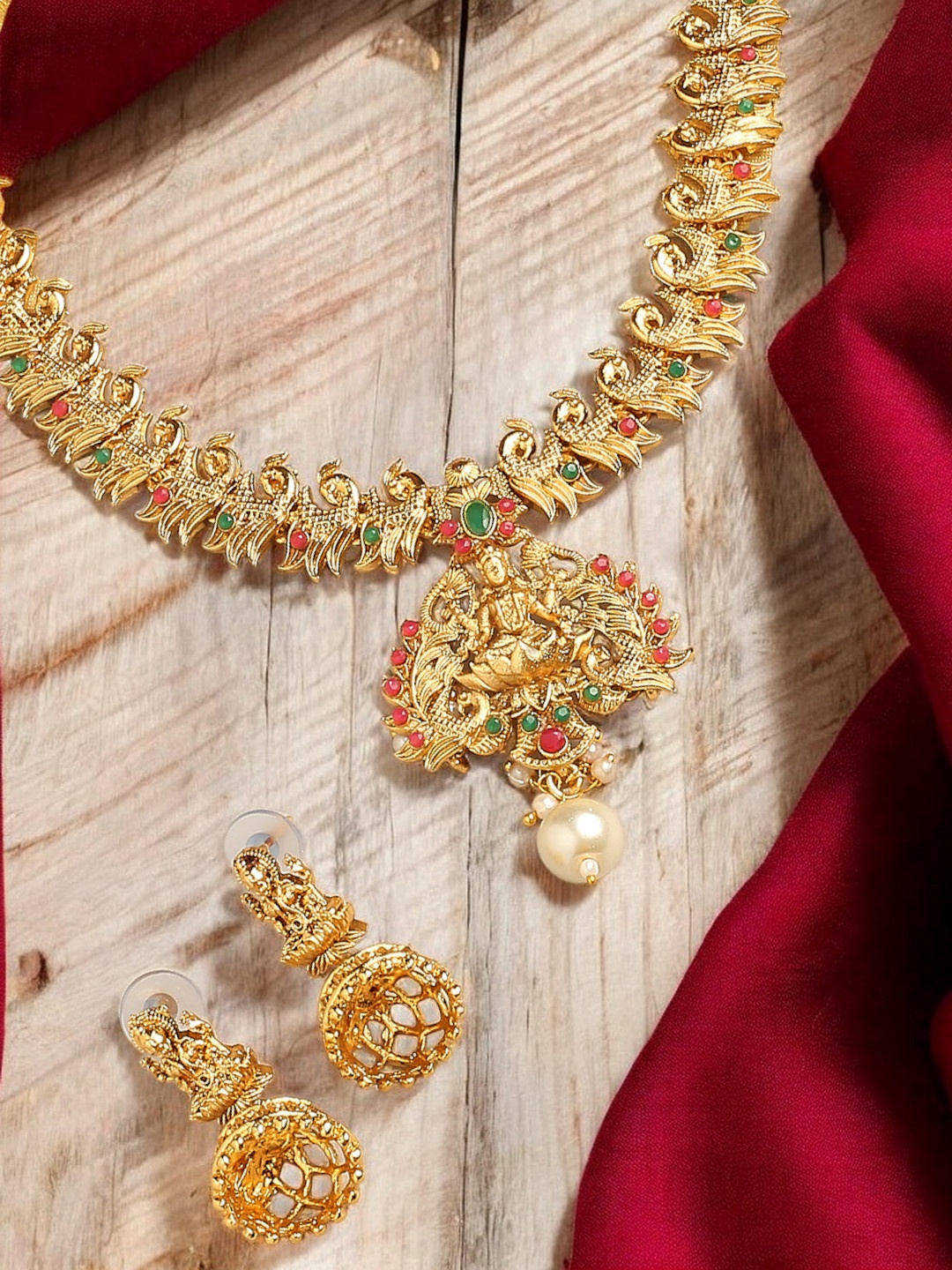 

Anouk Gold Toned Stone-Studded & Beaded Jewellery Set