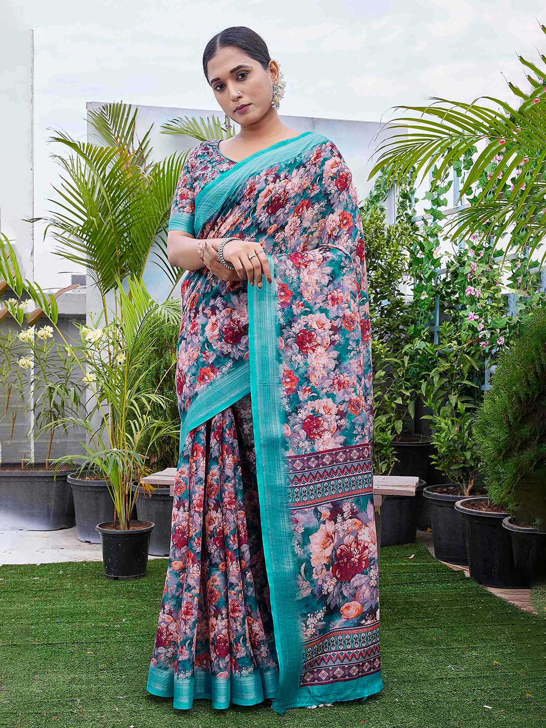 

Krimmple Floral Digital Printed Saree With Contrast Border, Blue