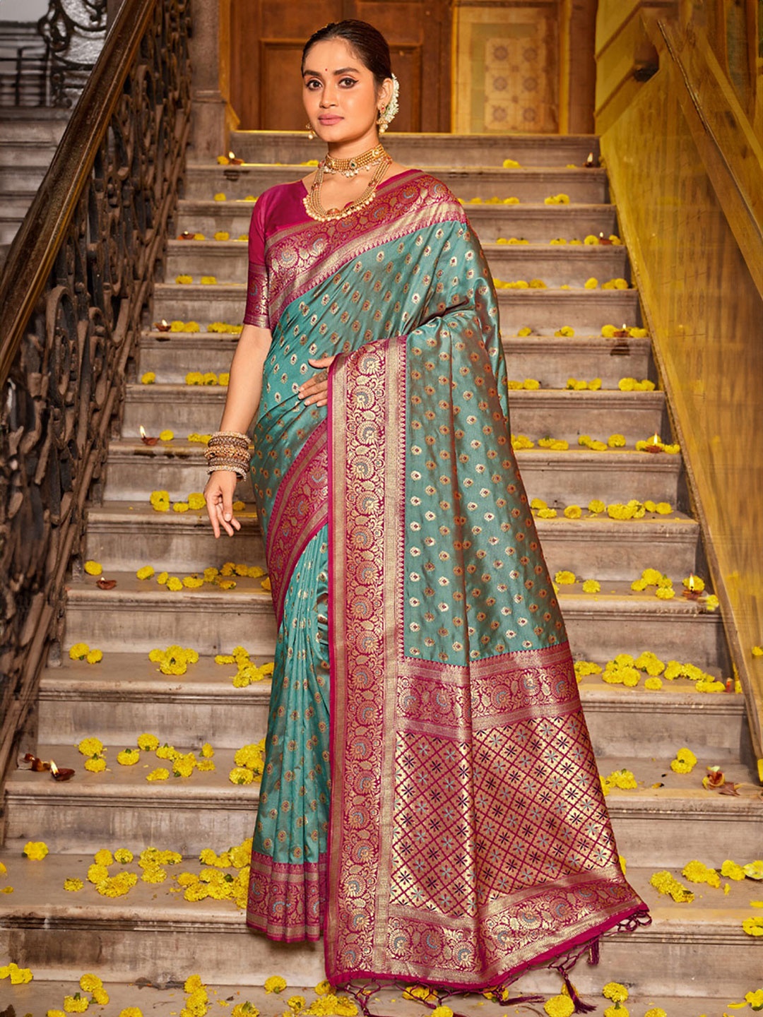

MySilkLove Woven Design Zari Banarasi Saree, Green