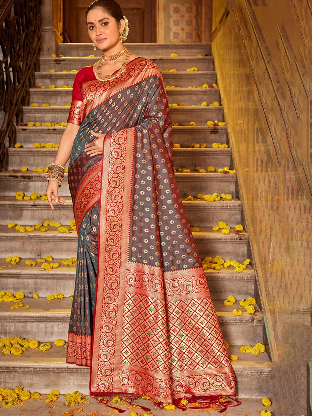 

MySilkLove Woven Design Zari Silk Blend Banarasi Saree, Brown