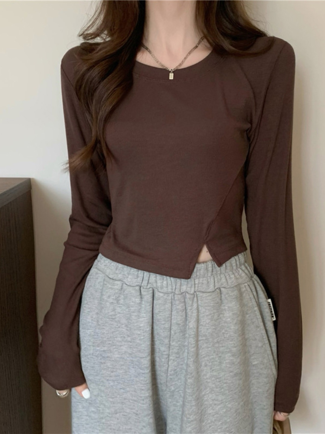 

KPOP Extended Sleeves Crop Top, Brown
