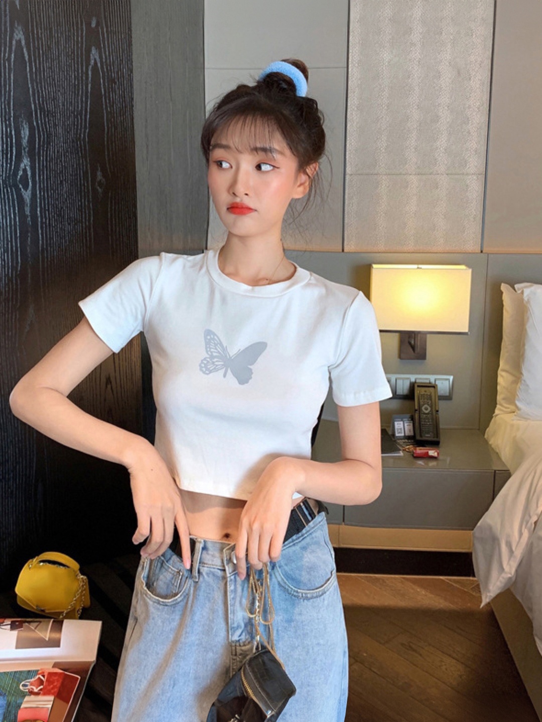 

KPOP Round Neck Printed Crop Top, White