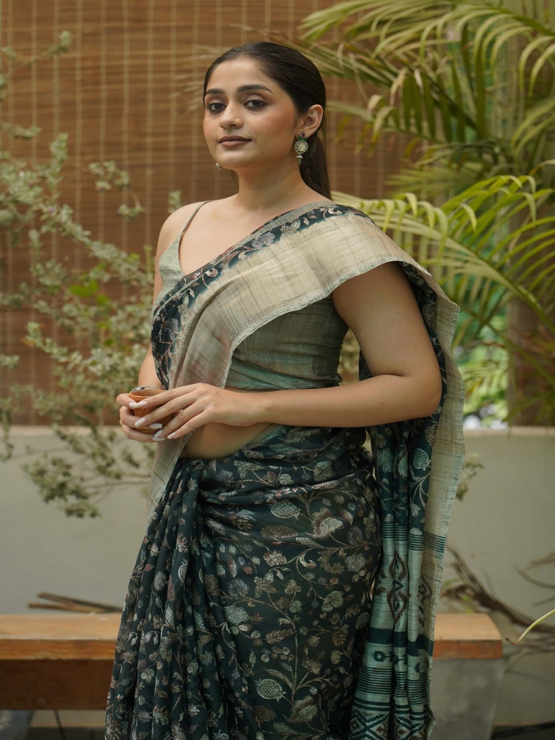 

MIRCHI FASHION Ethnic Motifs Printed Saree, Green